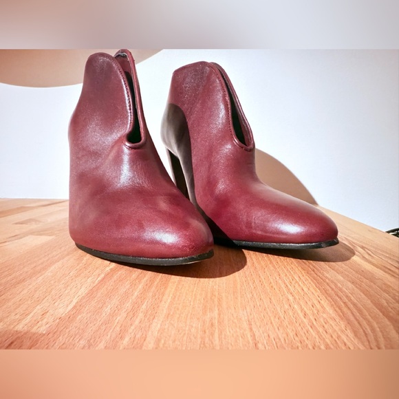 NEW Vince Camuto Brown Ankle Boots - Picture 5 of 11